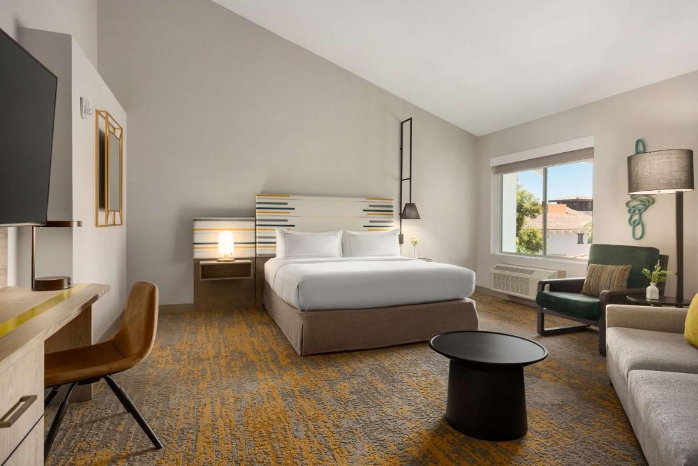 King Room with Roll-In Shower - Mobility and Hearing Access