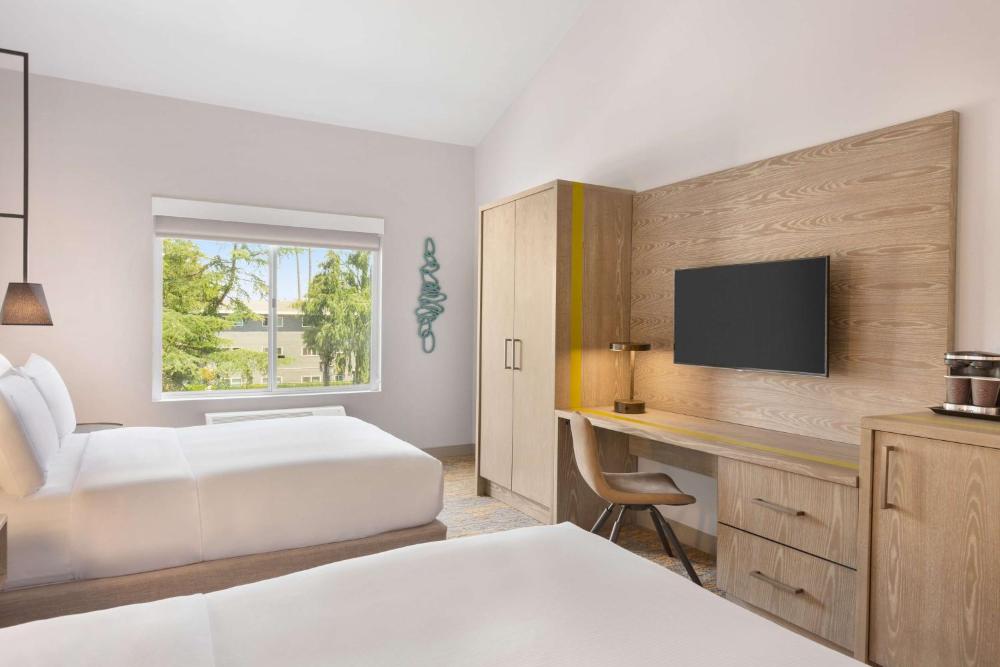 Queen Room with Two Queen Beds - Hearing Access